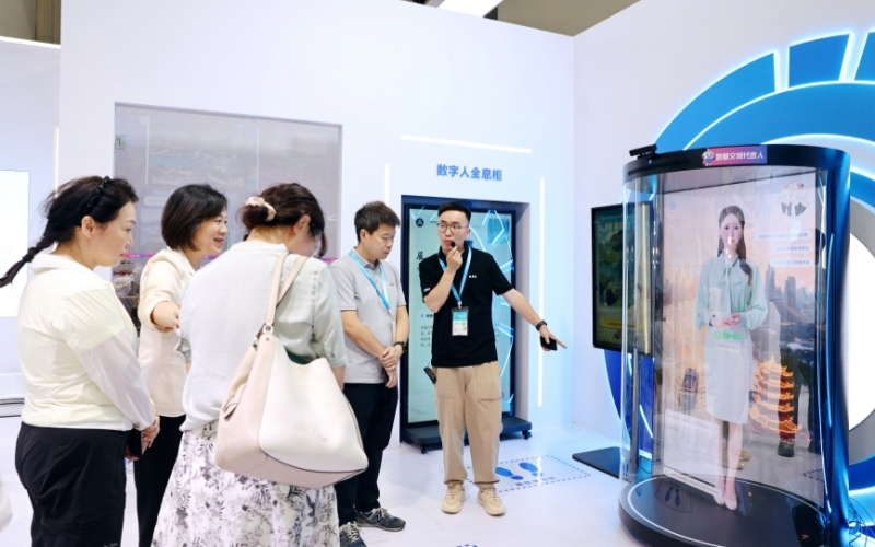 华视闪宝 AI 数字人报道封面